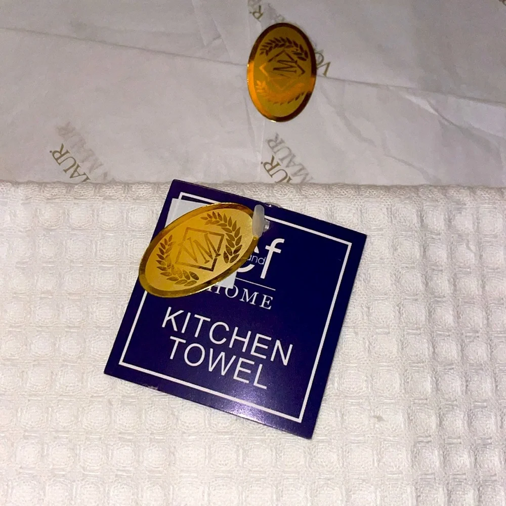 NWT White Kitchen Towel with embroidered Pumpkin Wreath Design. - Picture 3 of 3